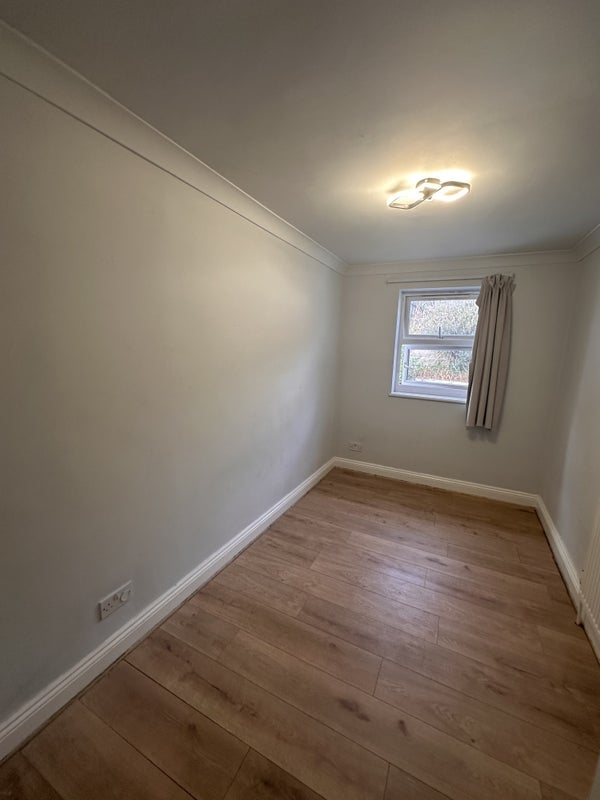 Room Sussex Road in Greater London