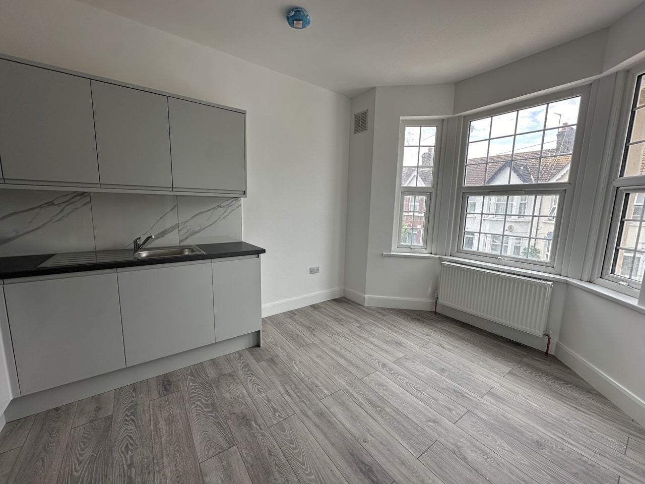 Flat Lewis Road in Greater London