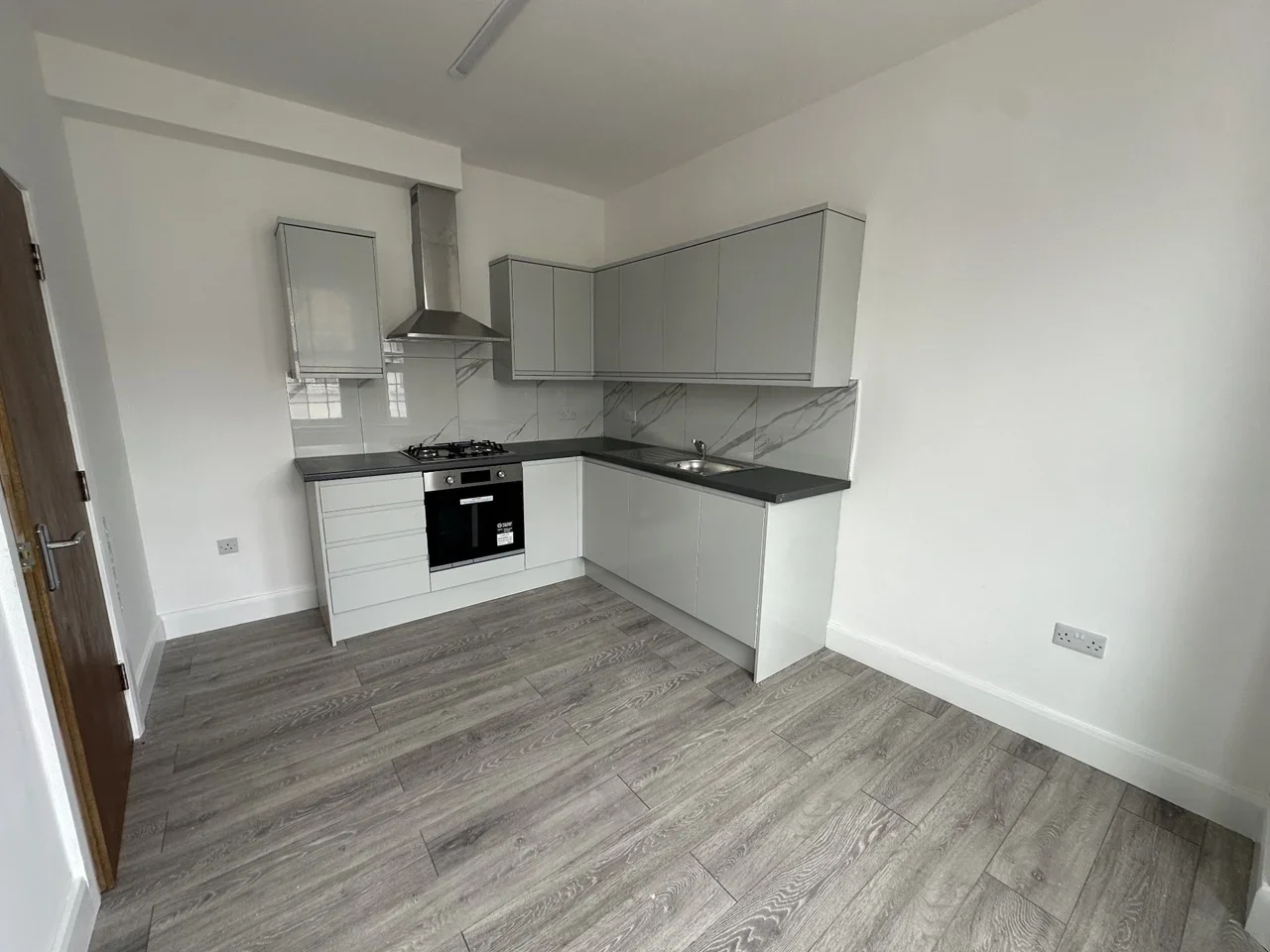Flat Lewis Road in Greater London