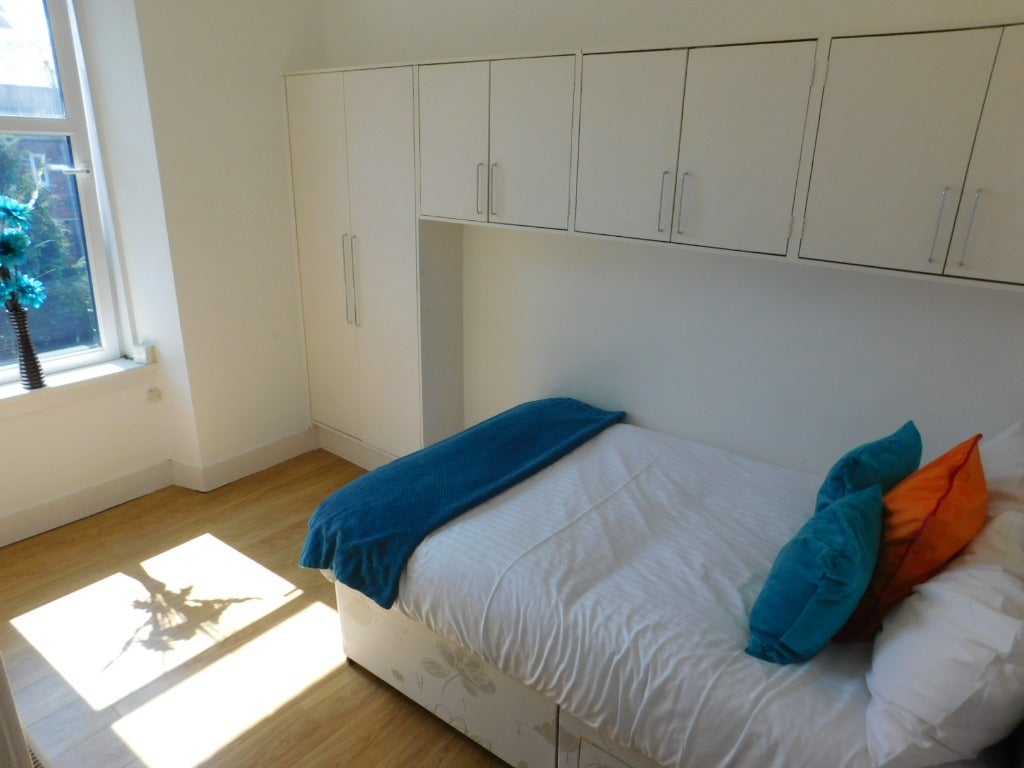 Room Holburn Street in Aberdeen City