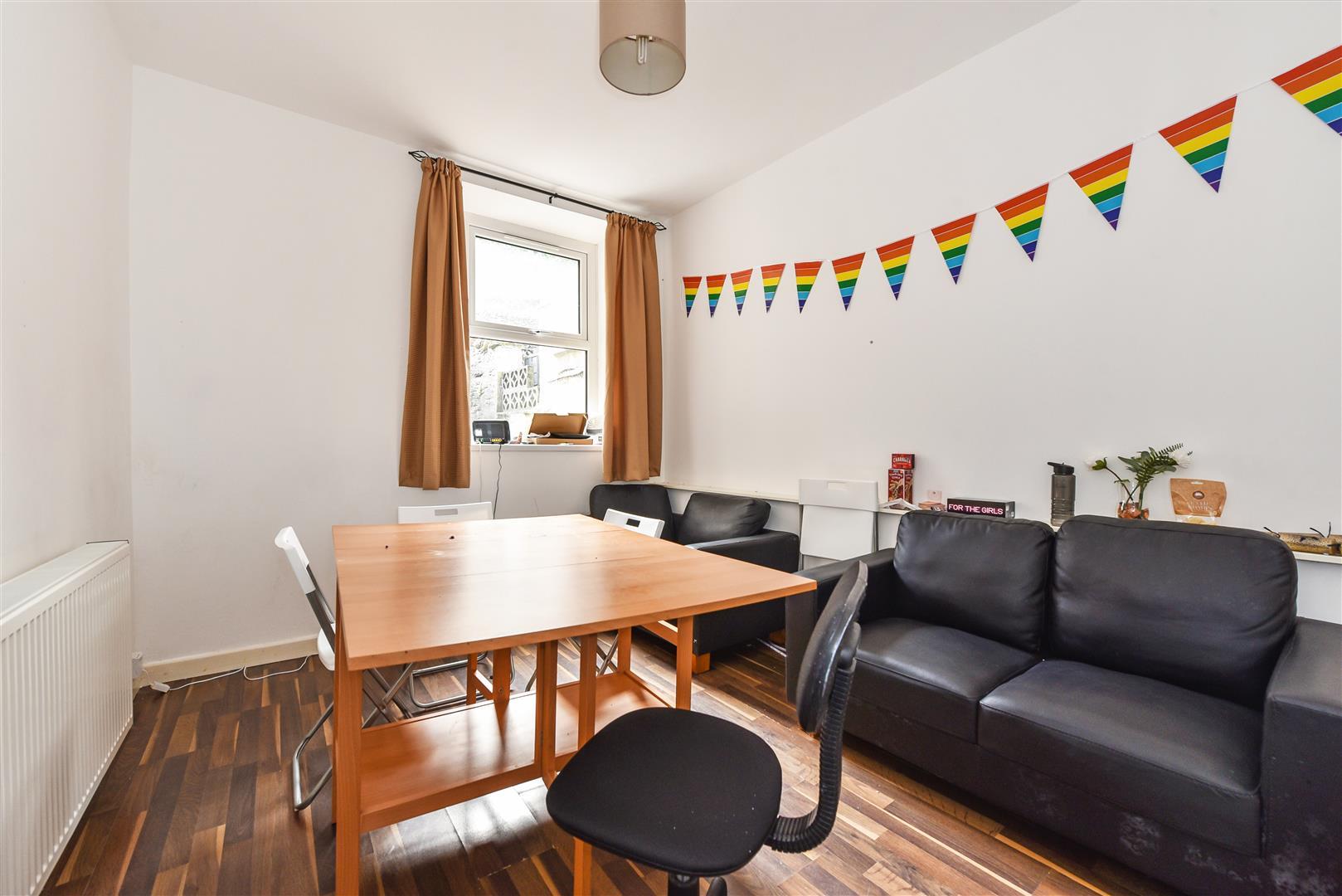 Flat Laura Street in Pontypridd