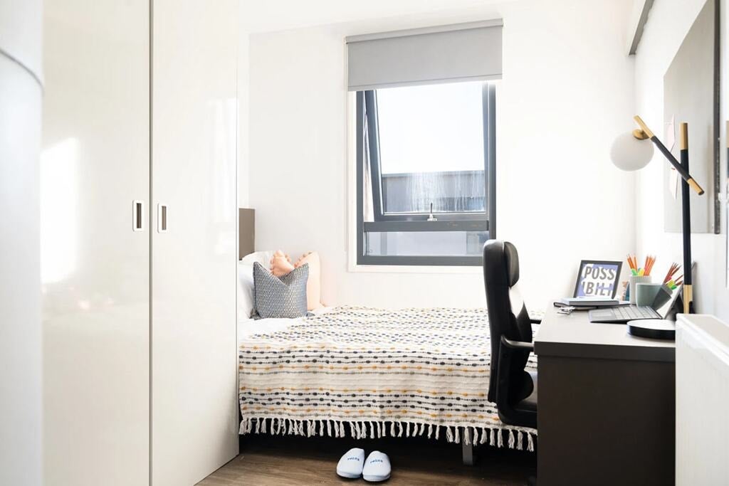 Room Holloway Road in Greater London