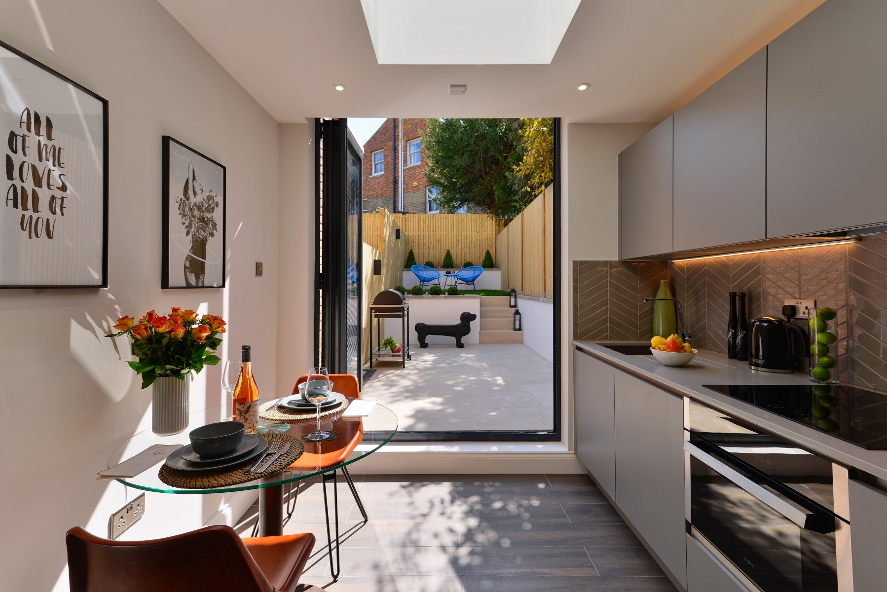 Flat Kingdon Road in London