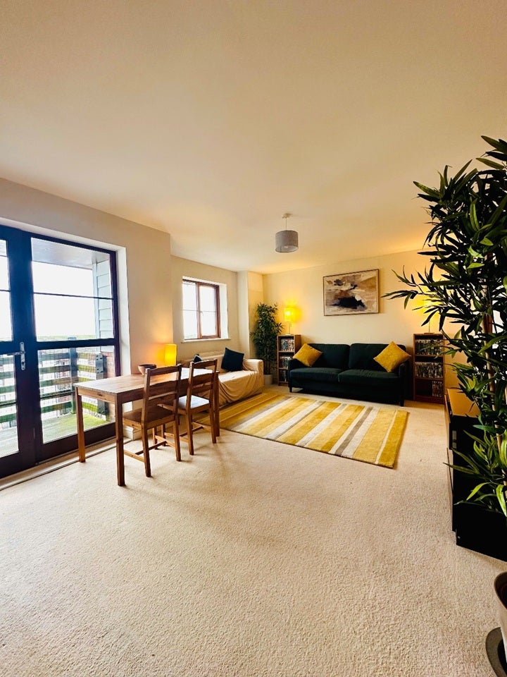 Flat John North Close in High Wycombe