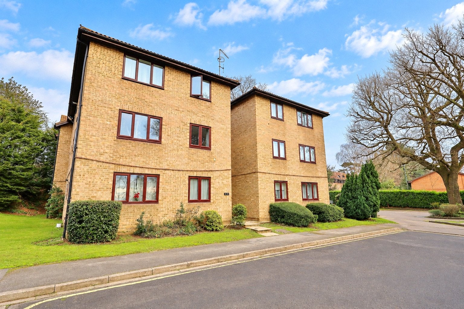 Flat Calluna Court in Woking