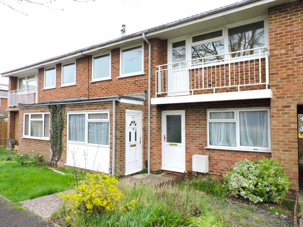 Flat Borodin Close in Basingstoke and Deane