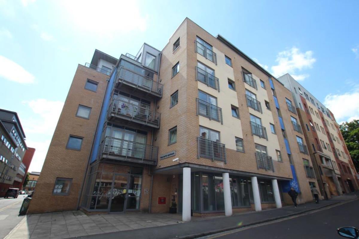 Flat King Square Avenue in Bristol