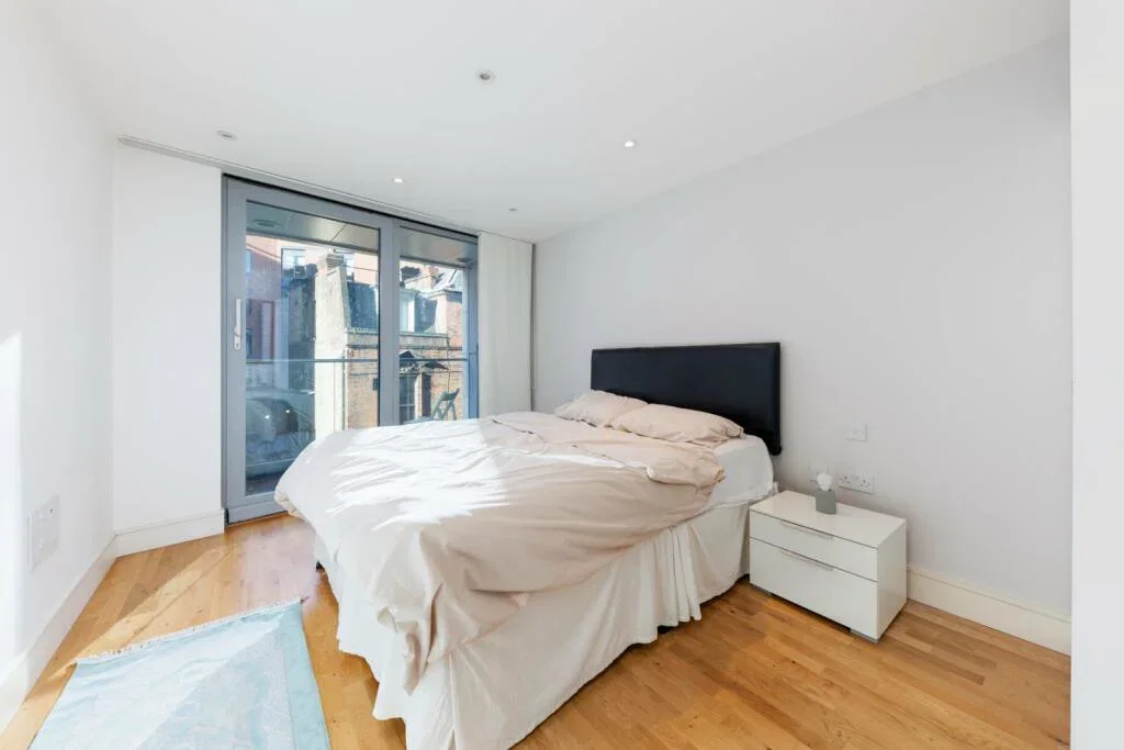 Flat Rochester Row in City of Westminster