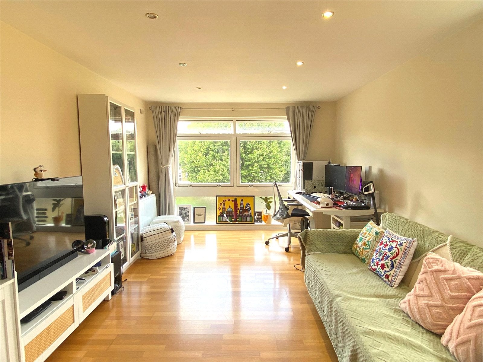 Flat Florence Road in Greater London