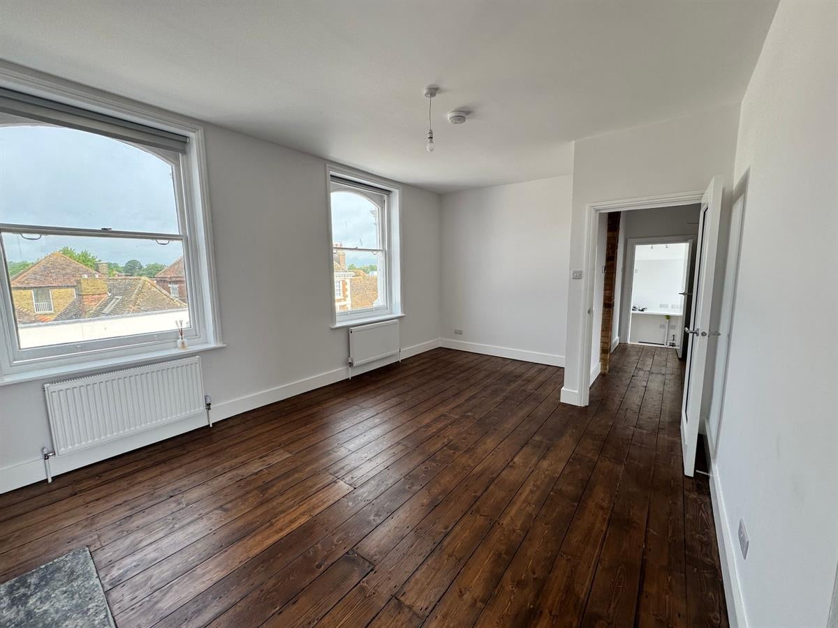 Flat Middle Row in Borough of Swale