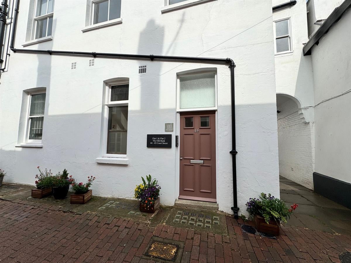 Flat Middle Row in Borough of Swale