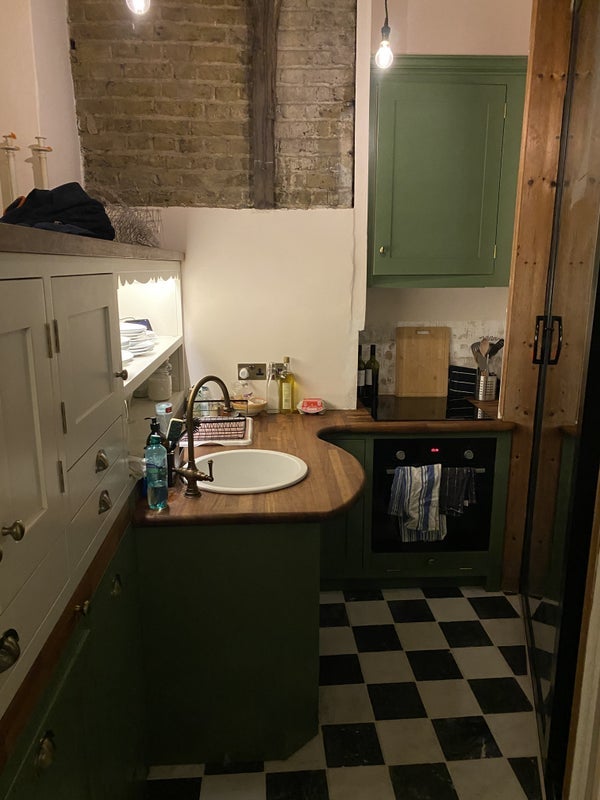 Room Rushmore Road in Greater London