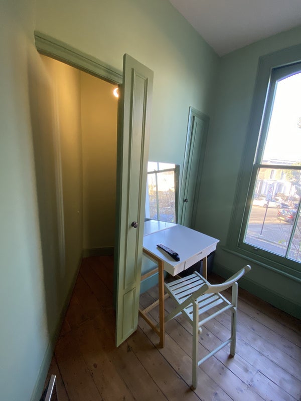 Room Rushmore Road in Greater London