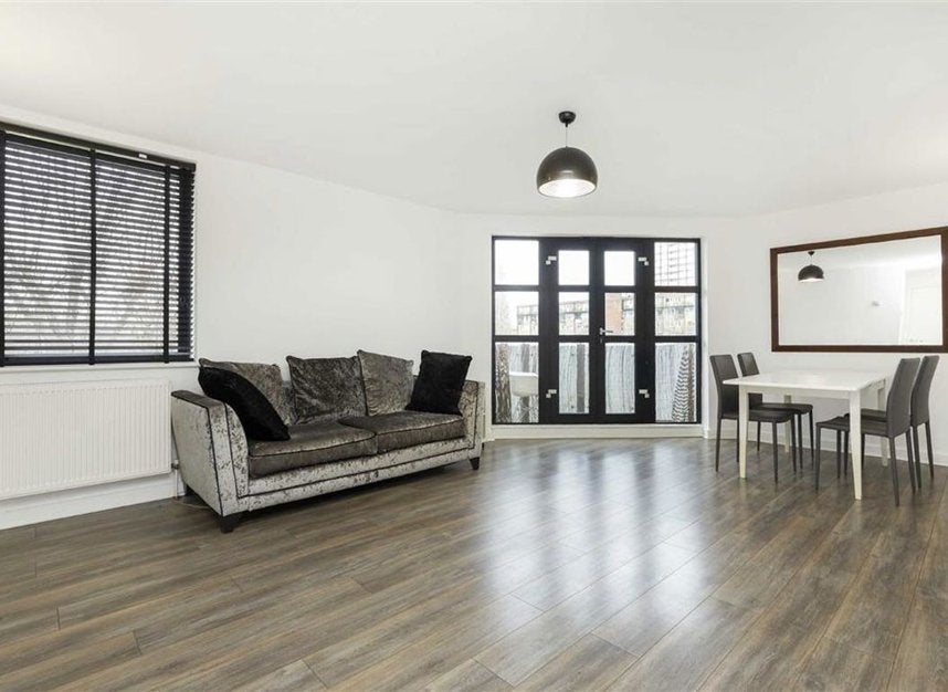 Flat Florida Street in Greater London