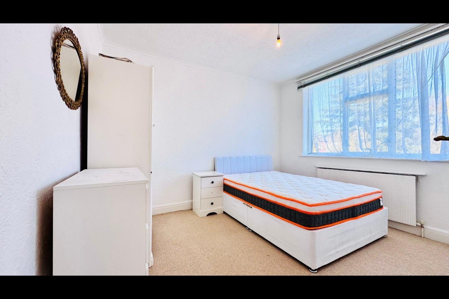 House Queenborough Gardens in Greater London