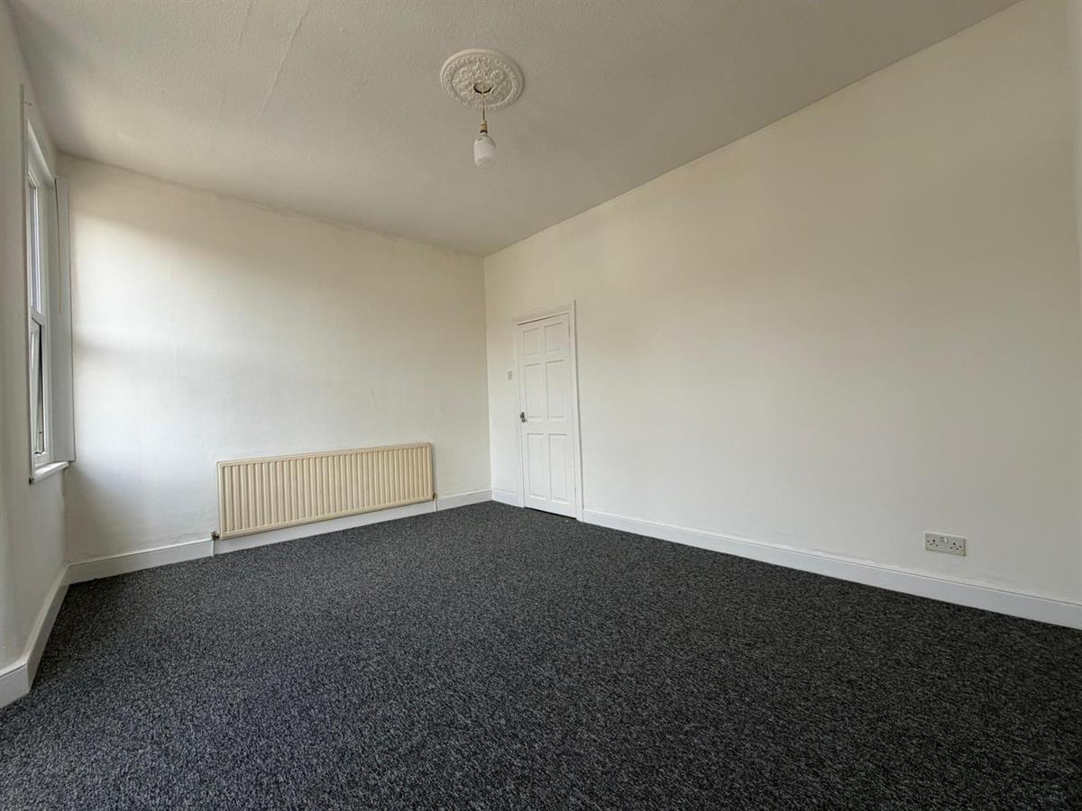 Flat Dersingham Avenue in Greater London