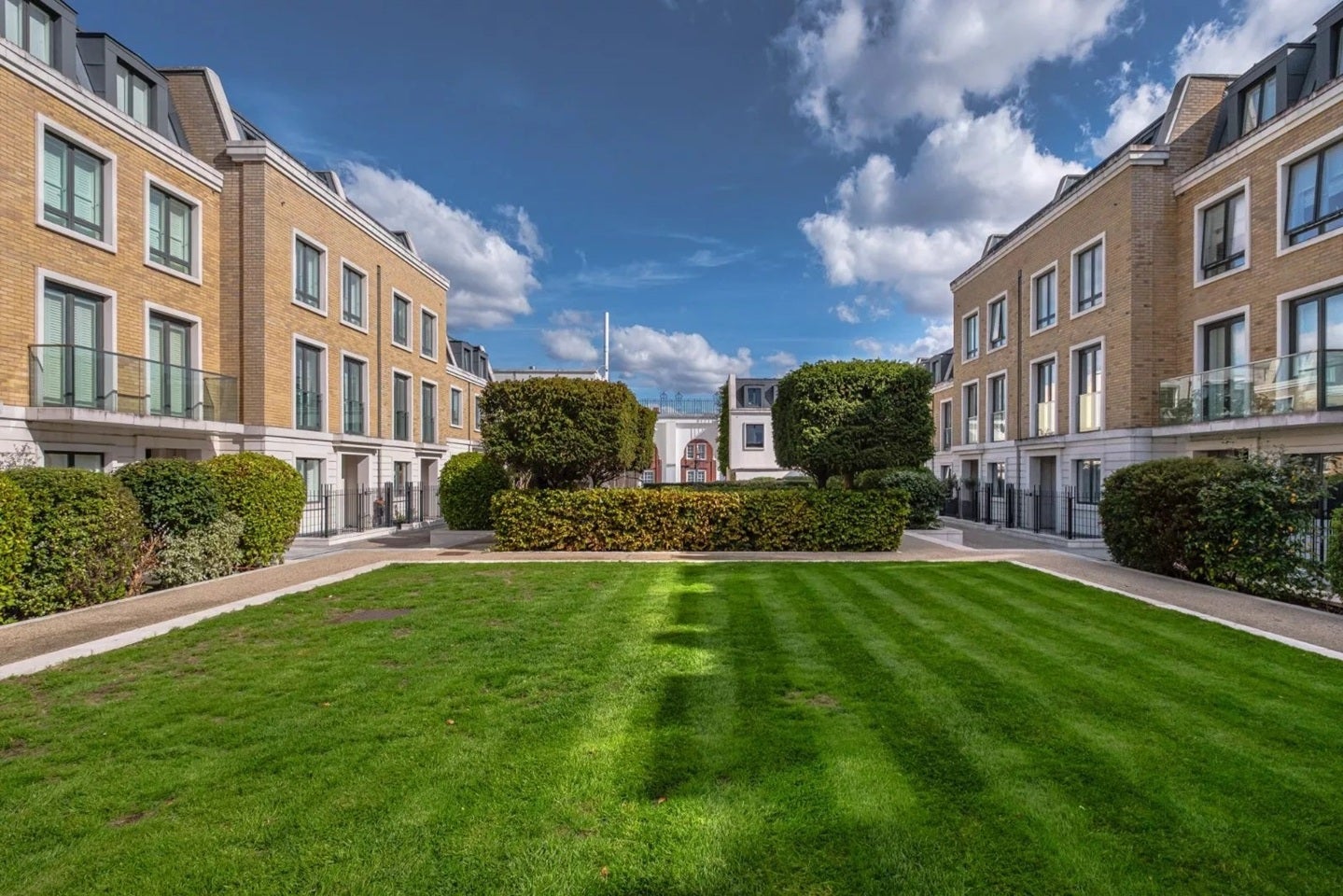 House Rainsborough Square in Greater London
