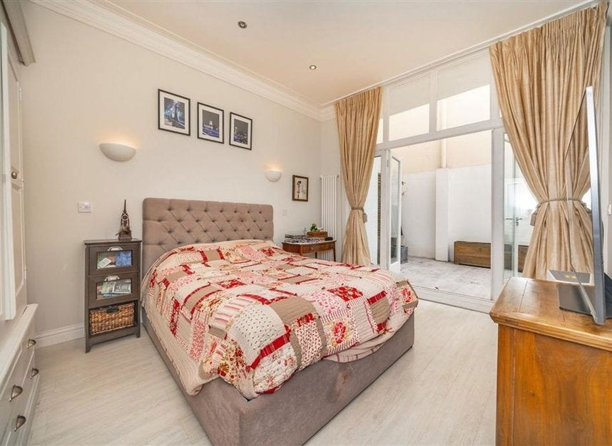 Flat Stanhope Gardens in Greater London