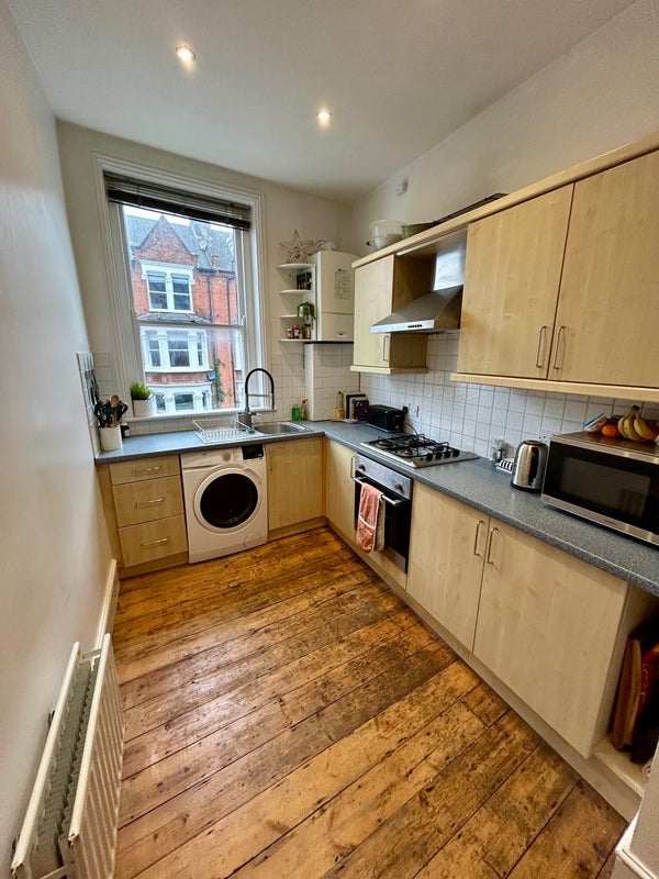 Room Sudbourne Road in Greater London