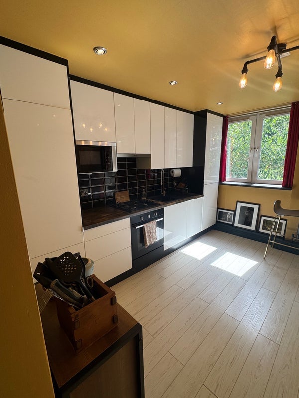 Flat Pardoner Street in Greater London