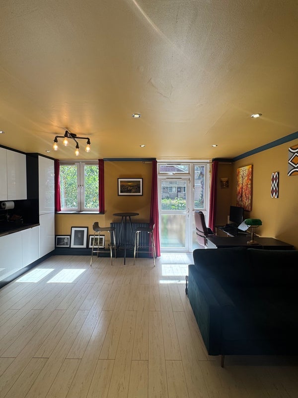Flat Pardoner Street in Greater London