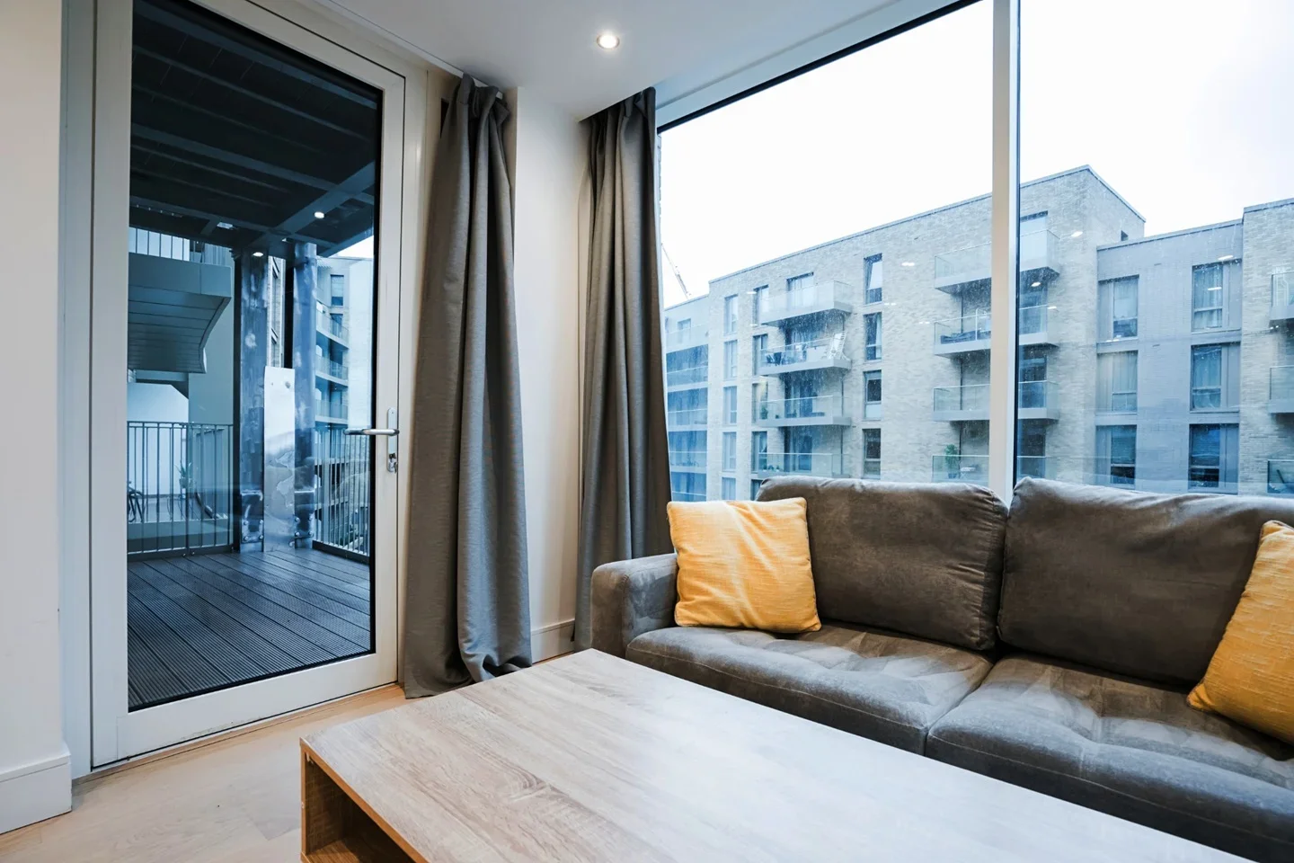 Flat Garnet Place in Greater London