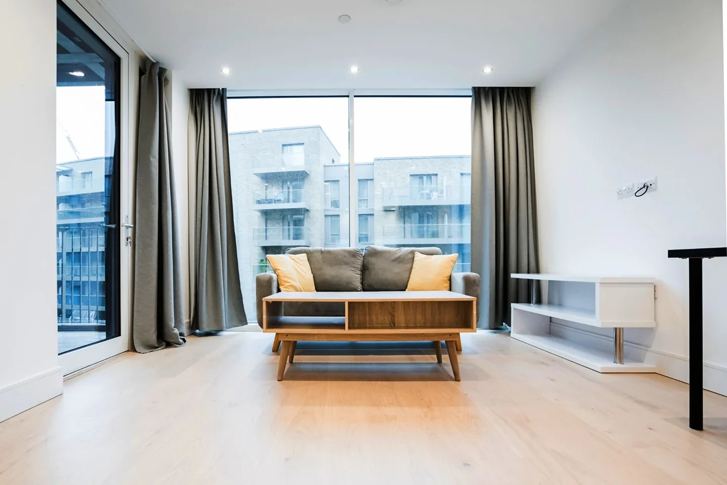 Flat Garnet Place in Greater London