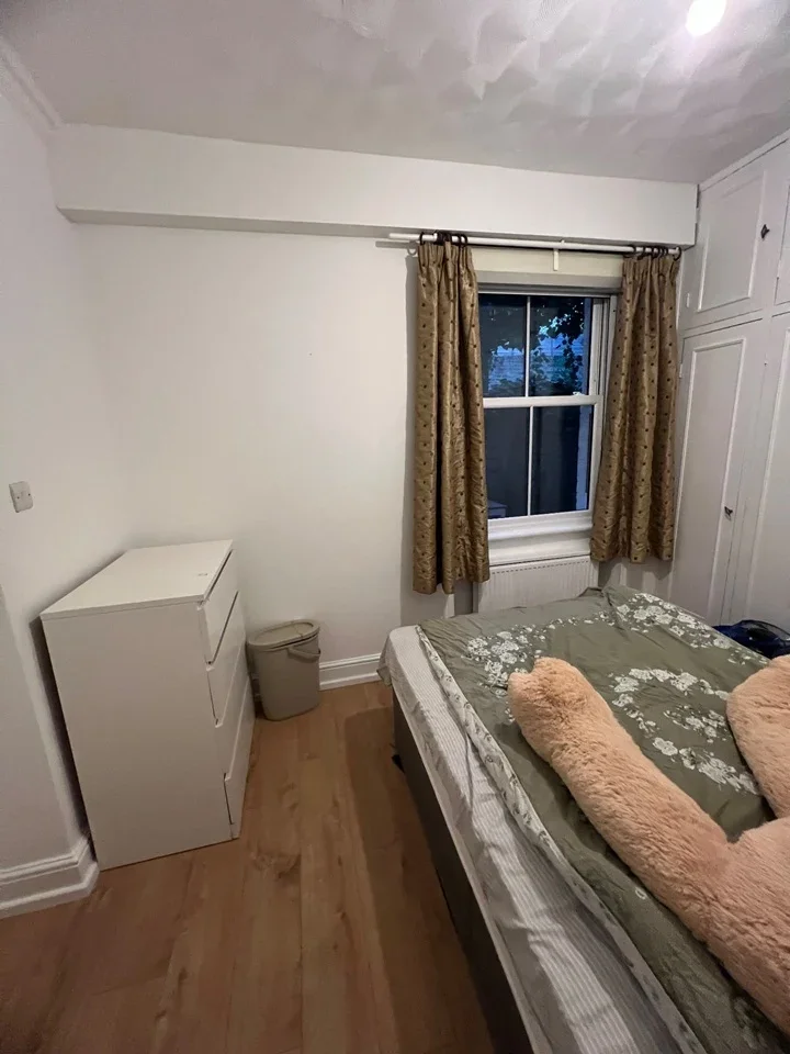 Room Finborough Road in Greater London