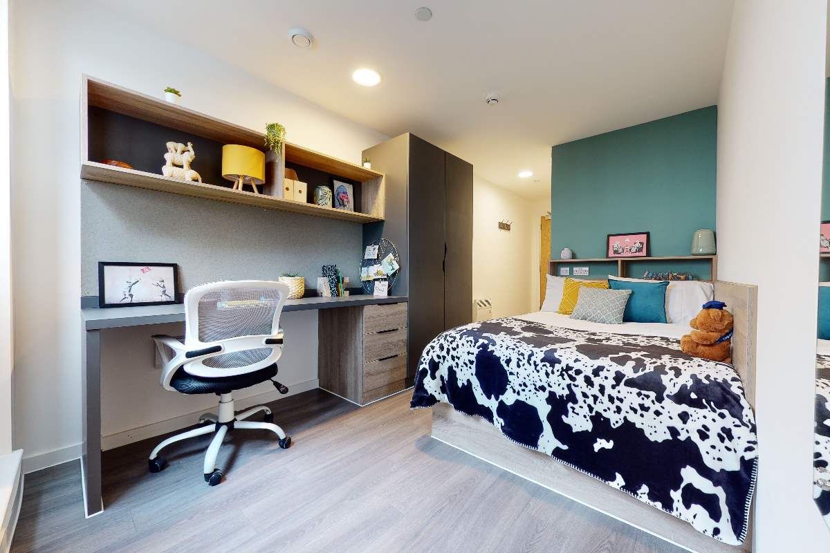 Room Forest Road in Greater London