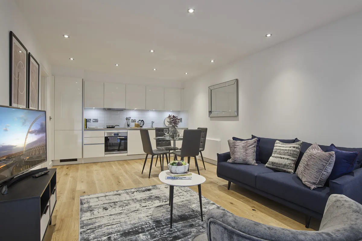 Flat Montrose Crescent in Greater London