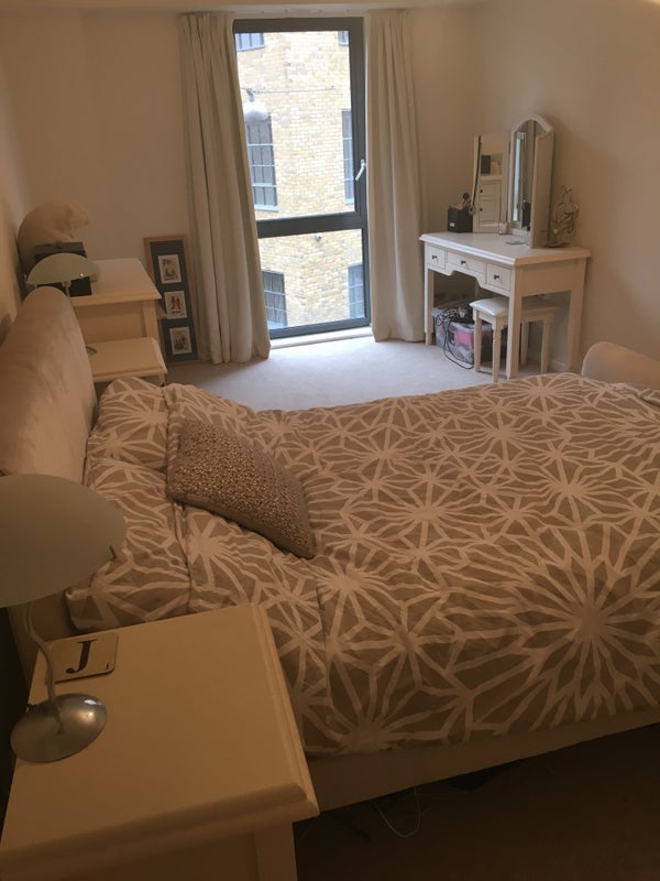 Flat Macaulay Road in Greater London