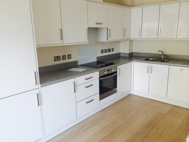Flat Macaulay Road in Greater London