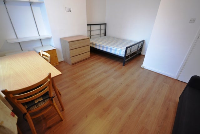 Flat Lancaster Road in Greater London