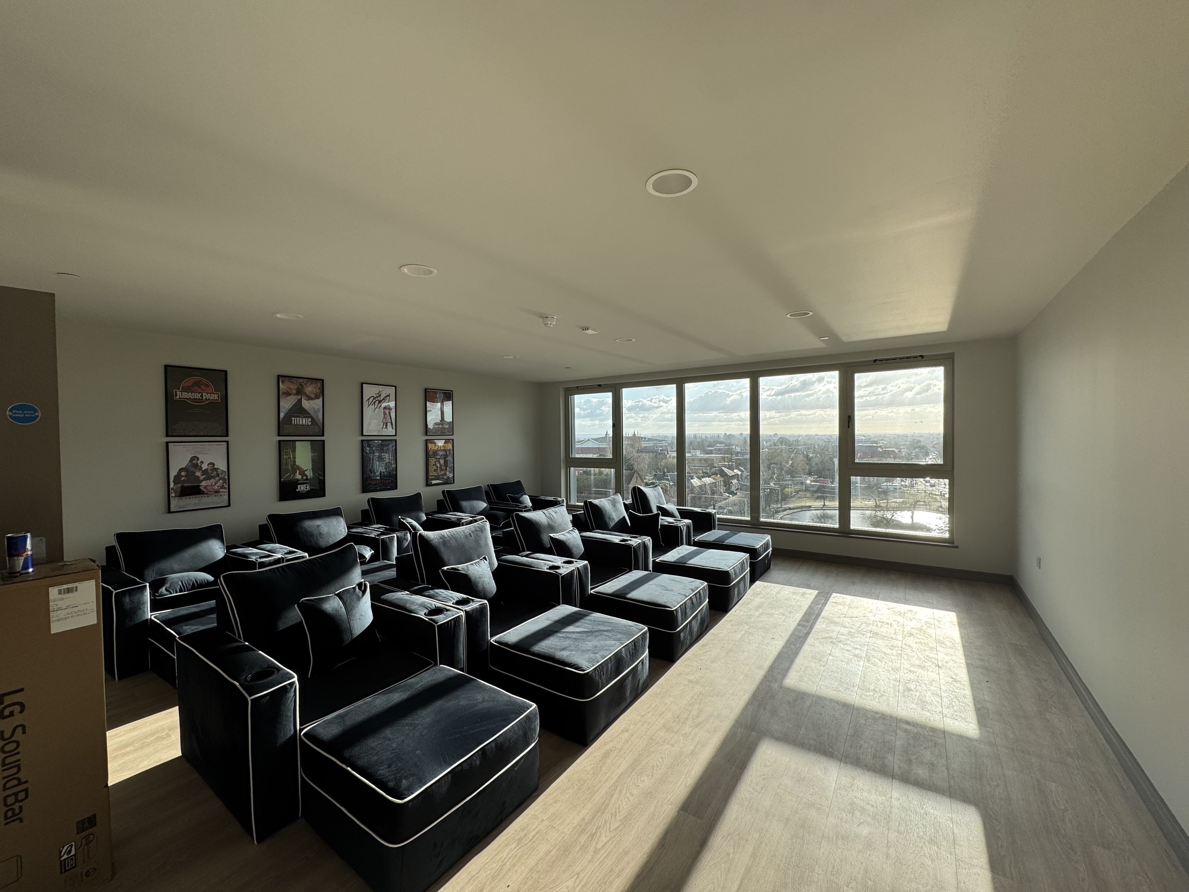 Flat Victoria Road in Greater London