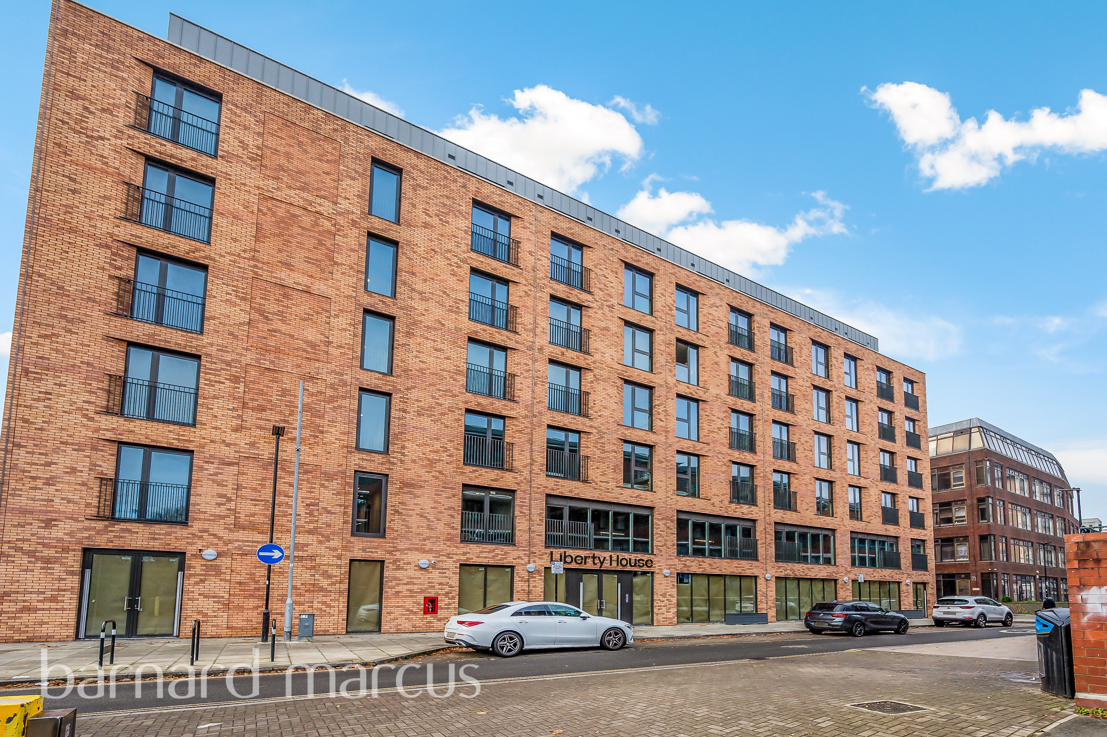 Flat Victoria Road in Greater London