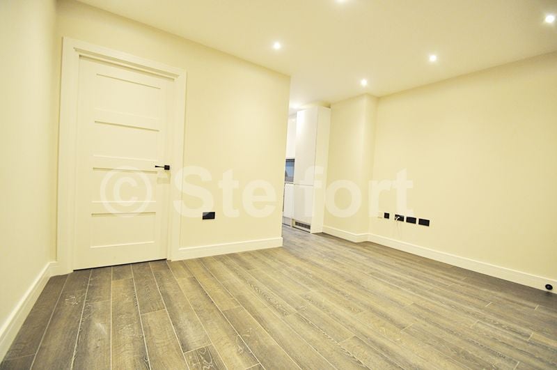 Flat Granville Road in Greater London