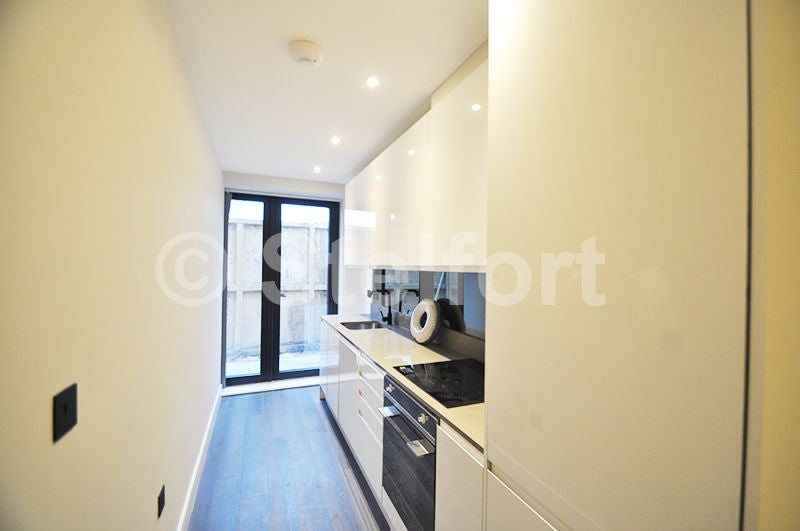 Flat Granville Road in Greater London