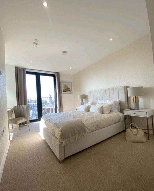 Room Woolwich High Street in Greater London