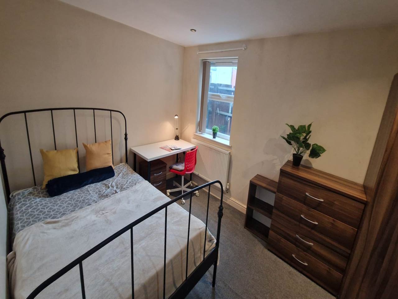 Room Milton Street in Derby