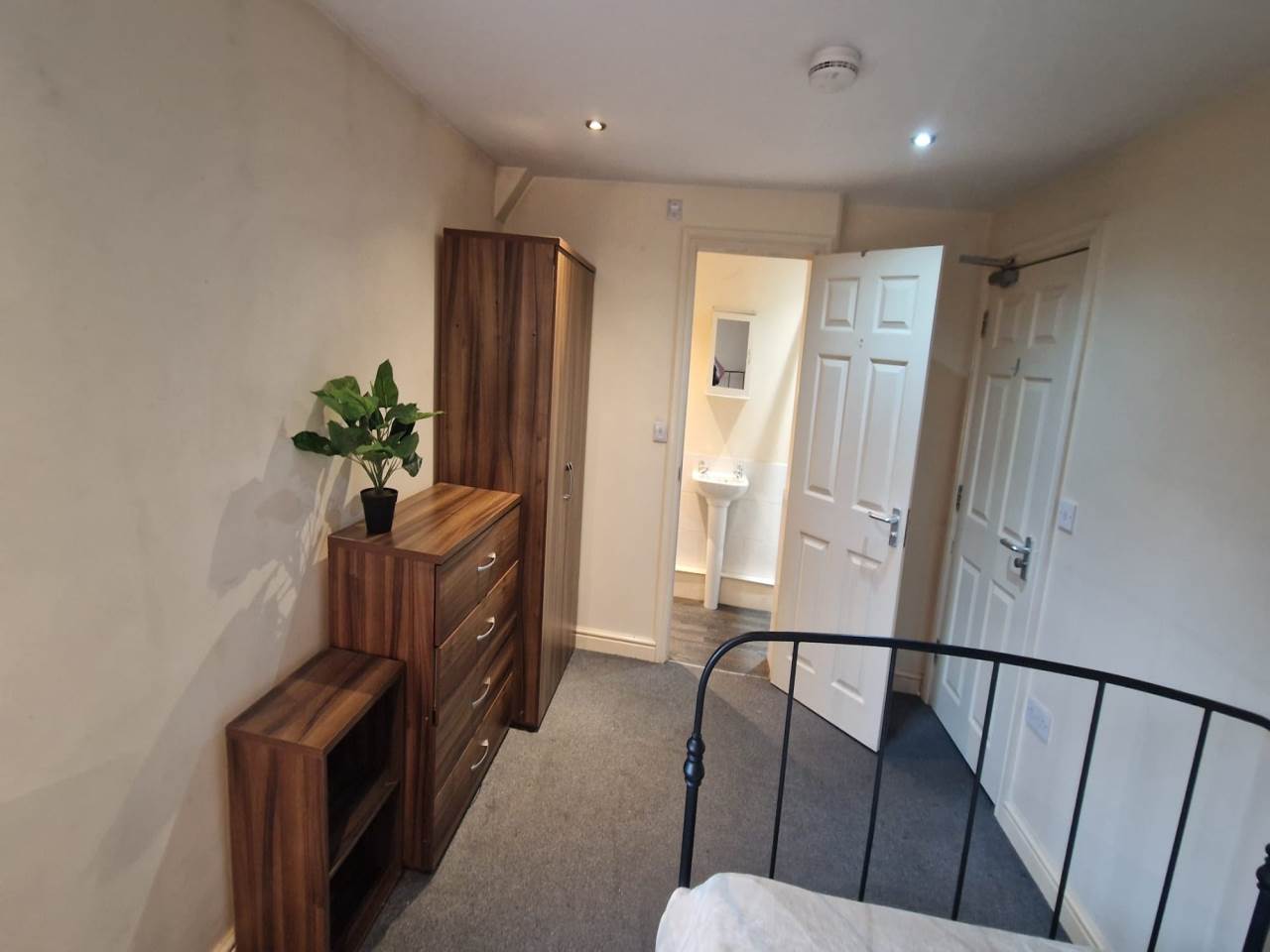 Room Milton Street in Derby