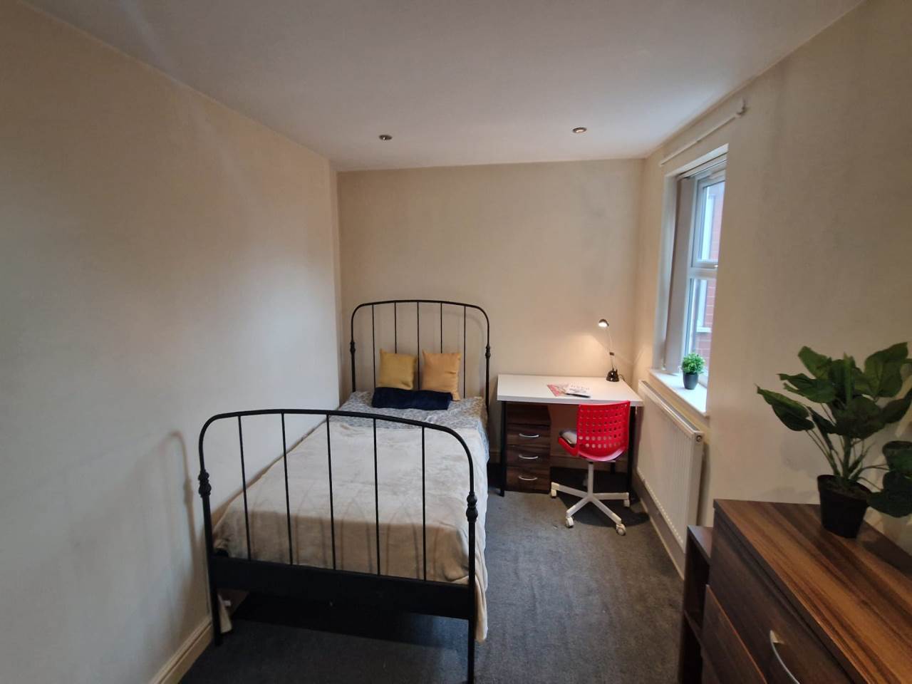 Room Milton Street in Derby