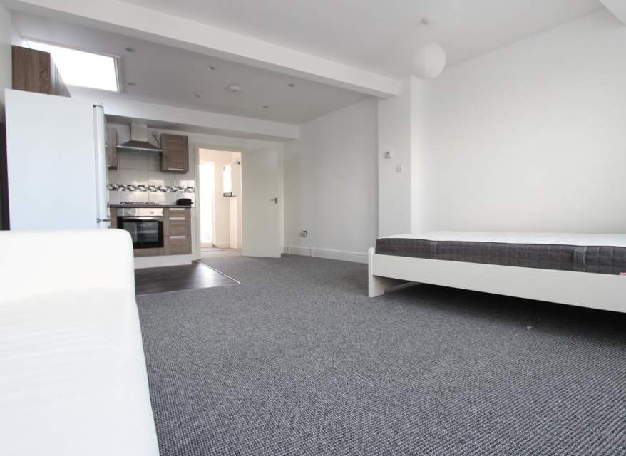 Flat Masons Avenue in Greater London
