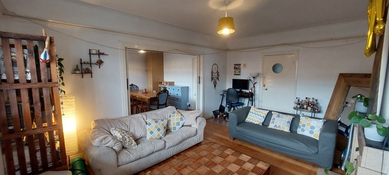 Room Dorchester Court in Greater London