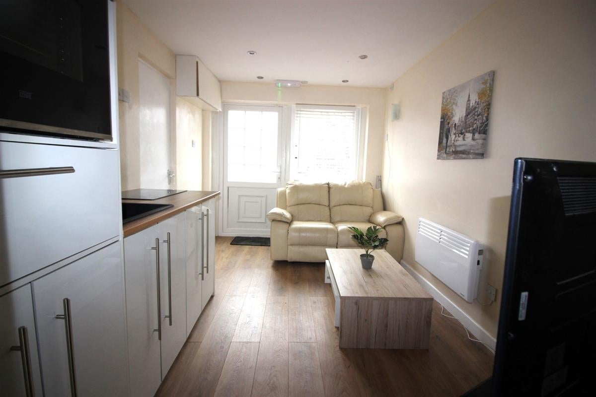 Flat Hawthorn Road in Birmingham