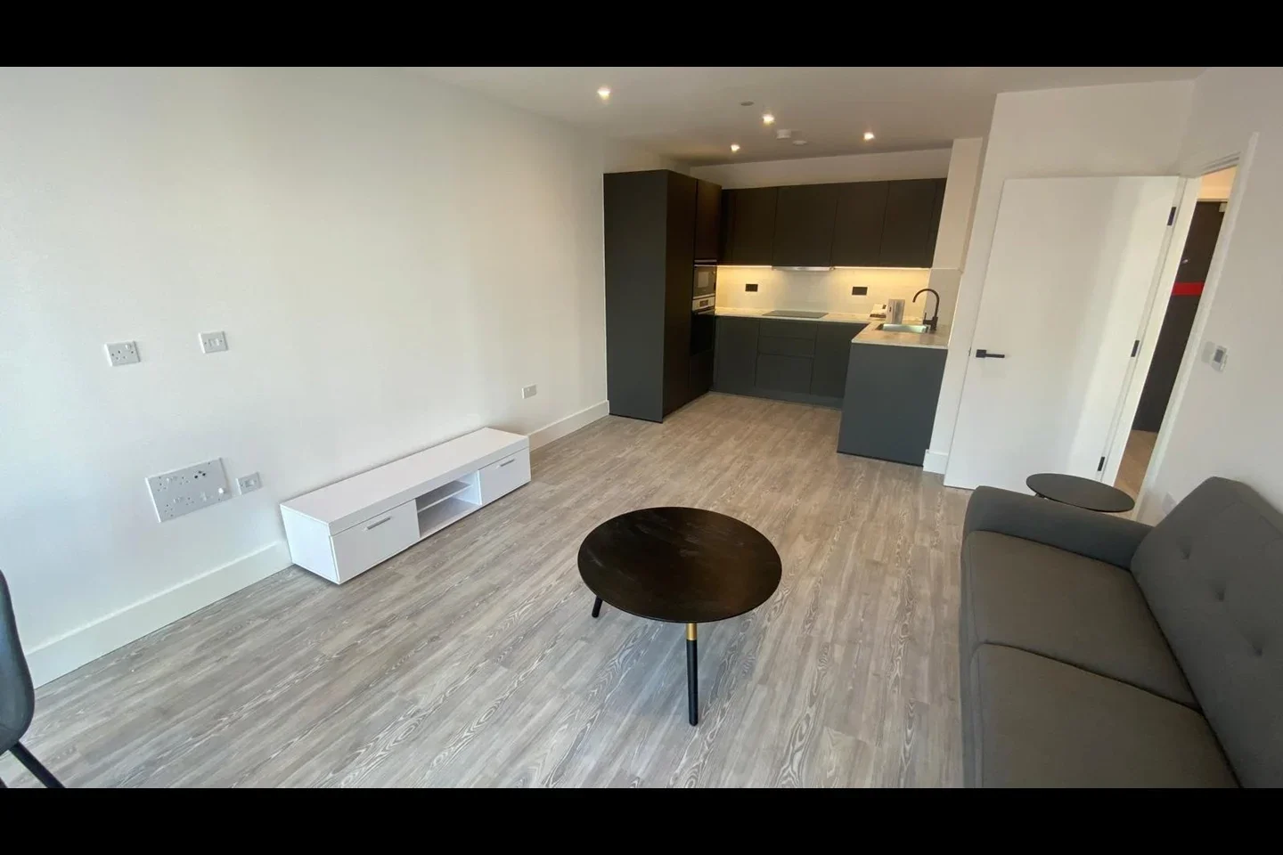 Flat Poplar Walk in Greater London