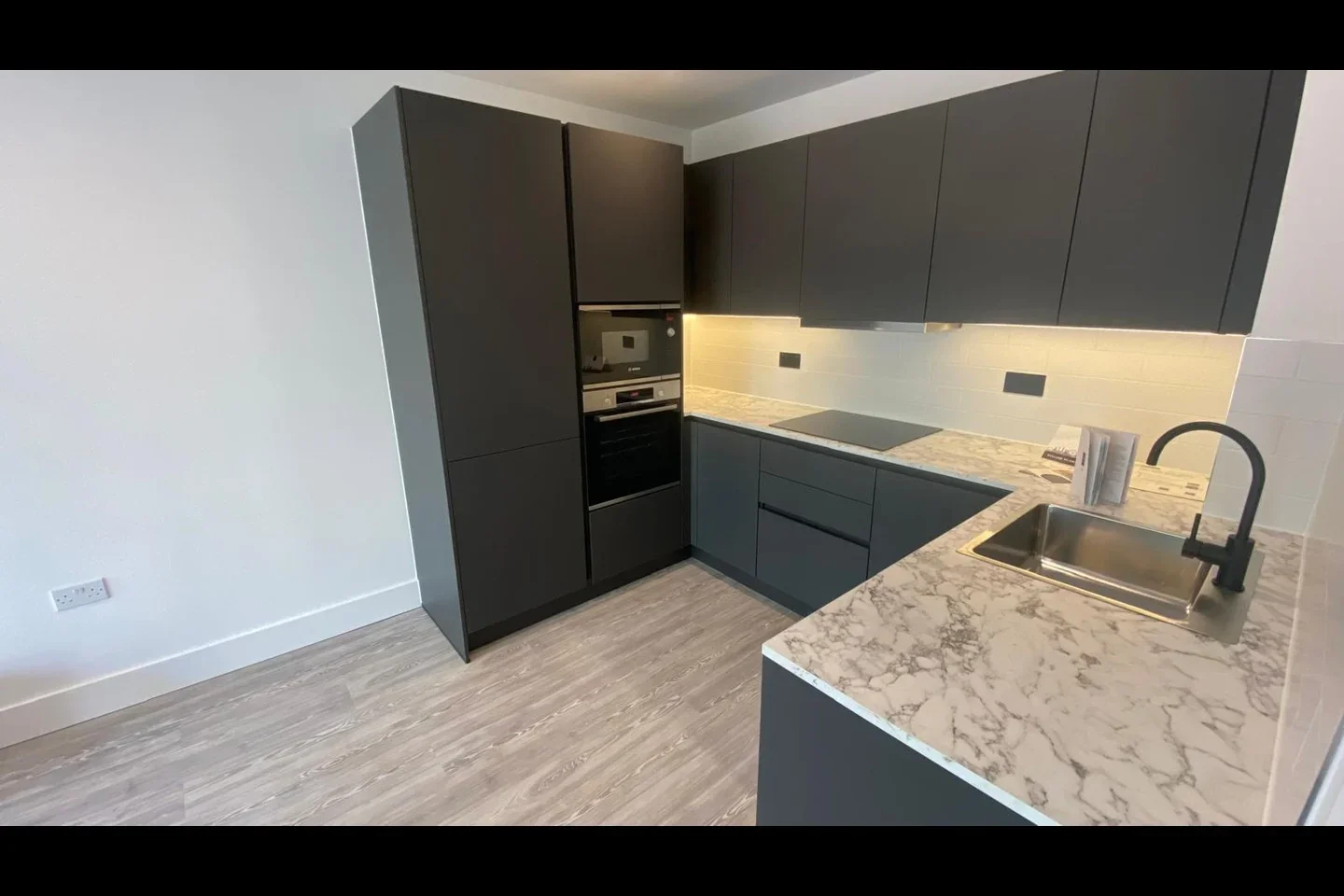 Flat Poplar Walk in Greater London
