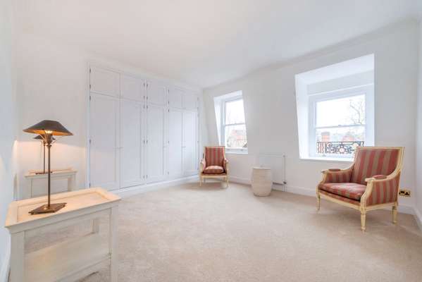 Flat Pont Street in Greater London