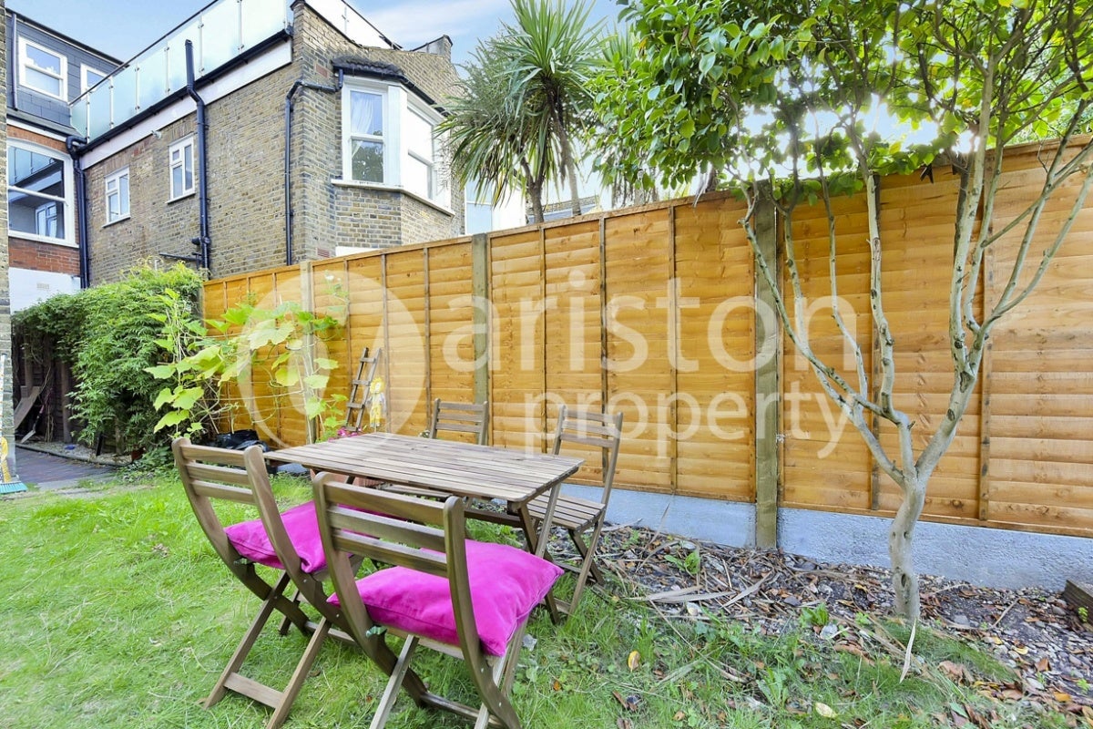 Room Falkland Road in Greater London