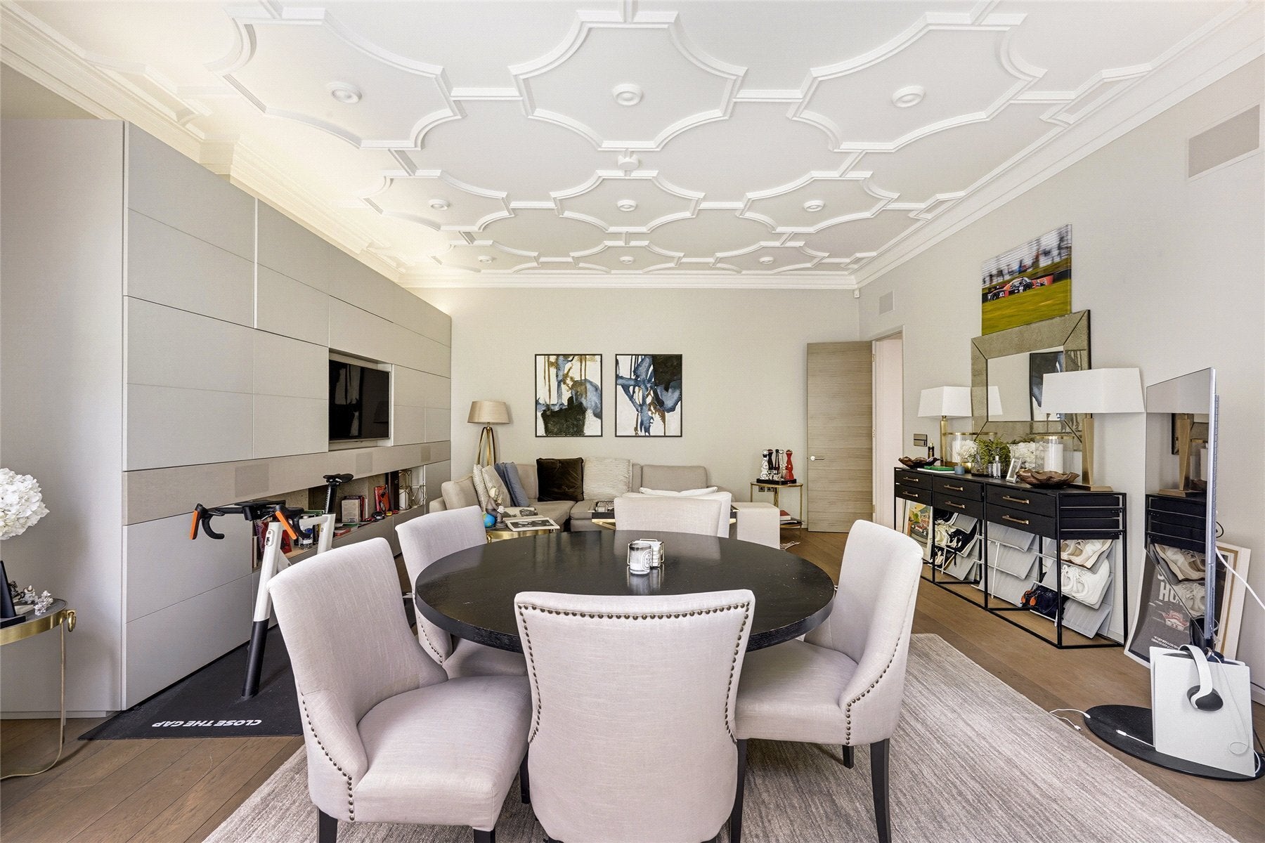 Flat Sloane Court West in Greater London