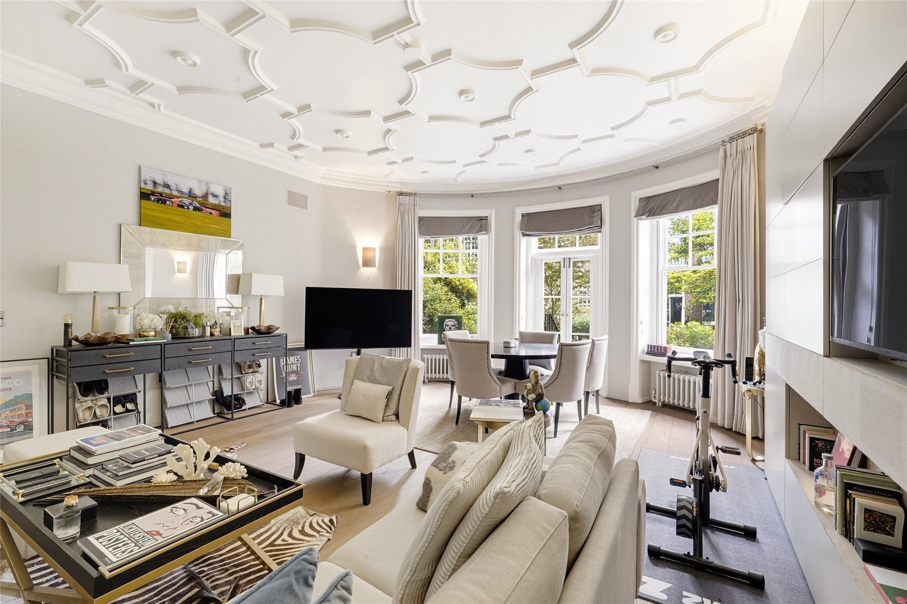 Flat Sloane Court West in Greater London